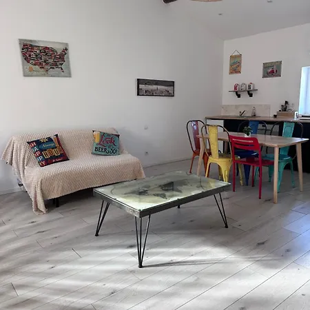 Loft Chaleureux Et Confortable Style Industriel Bouillargues