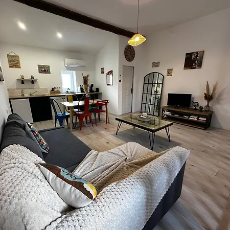 Loft Chaleureux Et Confortable Style Industriel Bouillargues